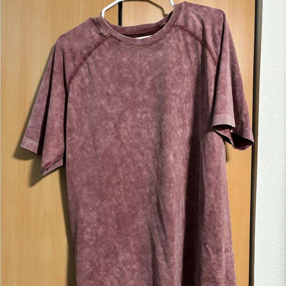 Fabletics Men's Short Sleeve Tee in Washed Red